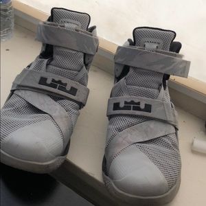 Men’s Nike Lebron James sneakers